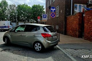 Chciał sprzedać okulary i zegarek, po chwili zadał cios. Brutalny atak w lombardzie