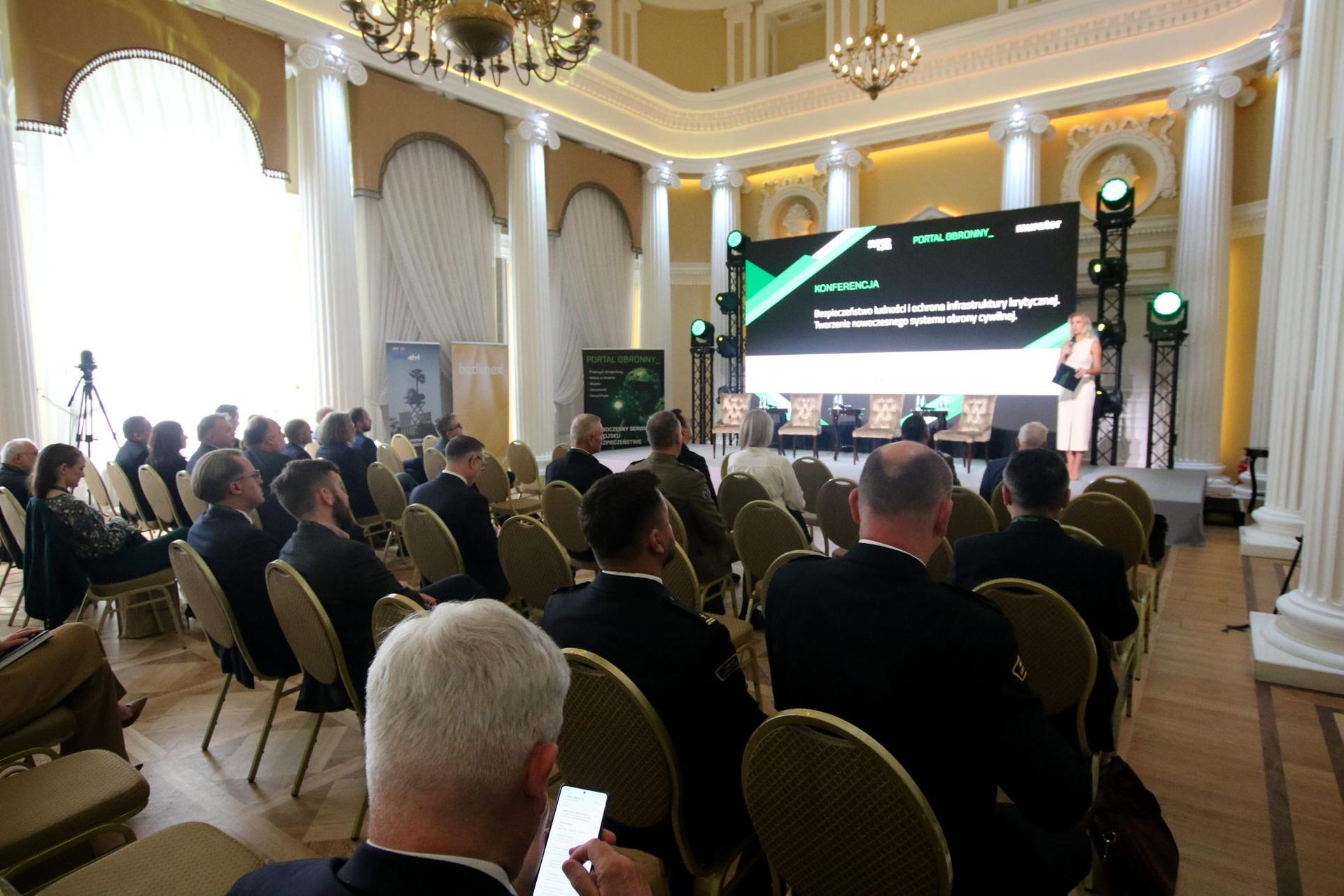 Konferencja „Bezpieczeństwo ludności i ochrona infrastruktury krytycznej” [RELACJA NA ŻYWO] 
