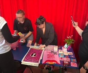 Dziennikarka „Super Expressu” oblana farbą i wyrzucona z pikiety antyaborcjonistów. „Wynocha z mojego zgromadzenia!”