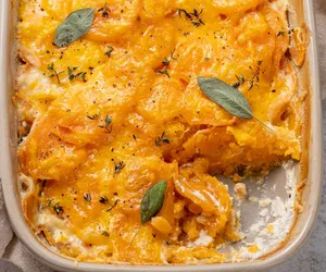 Imbirowa zapiekanka z batata i fasoli. Rozgrzewające połączenie, które nasyci na długie godziny