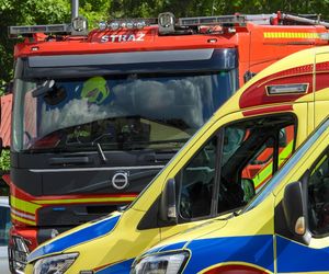 Pożar i wybuchy w mieszkaniu bloku w Tychach