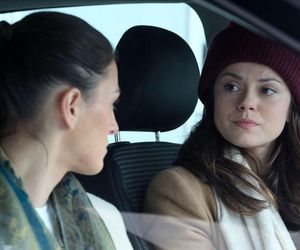 M jak miłość odcinek 1871 ostatni - finał sezonu. Kasia (Paulina Lasota), laborantka Anna Sokołowska (Katarzyna Russ) 