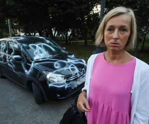 Dramat mieszkanki Mokotowa. Ktoś zniszczył jej samochód. To samo było rok temu