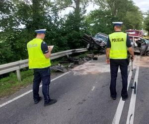 Wypadek na DK 38 w Ucieszkowie. Cztery osoby zostały poszkodowane