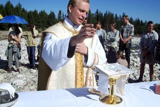 Piotr Adamczyk do dziś kojarzony jest z rolą papieża. Aktor wyznał, iż w Meksyku traktowano go jak reinkarnację Jana Pawła II