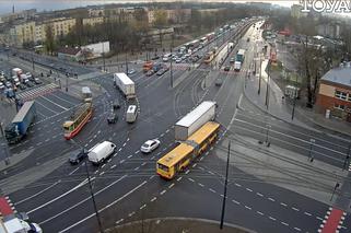 Gigantyczne korki w centrum Łodzi [AUDIO]: samochody stoją na Piłsudskiego, Kopcińskiego i Rydza Śmigłego