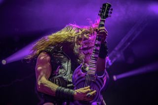 Zakk Wylde wciąż wierzy, że Ozzy wcale nie zejdzie ze sceny: Będzie siedział na tronie, z którego będą zionęły płomienie ognia