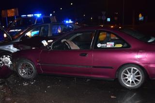 18-letni kierowca wjechał na rondo pod prąd. Zderzył się z prawidłowo jadącym autem