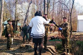 Katowice: Leśnicy sadzą na Muchowcu nowe drzewa [ZDJĘCIA, AUDIO]