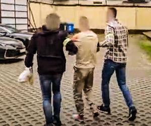 Zdetonował ładunek wybuchowy w sklepie. Ucieczkę przed policją skończył w rowie