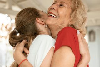 Życzenia na Dzień Teściowej 2025. Najlepsze, krótkie, poważne i zabawne teksty do wysłania