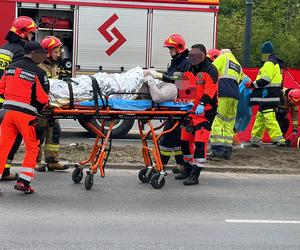 Wymusił pierwszeństwo, był wycinany z auta. Z minuty na minutę coraz gorzej się czuł