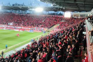 Legia vs. Widzew. Na stadionie w Łodzi zbierają się kibice