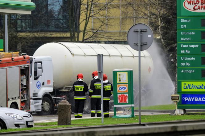 Trójmiasto: Awaria na stacji paliw! Wielka ewakuacja i zablokowane drogi! [ZDJĘCIA]