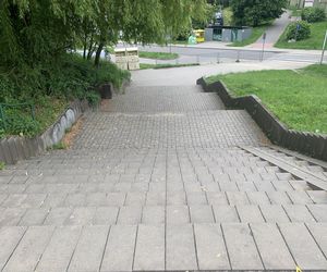 Schody dzielą ścieżkę rowerową. W internecie pojawiła się dyskusja na temat lubelskiej infrastruktury 