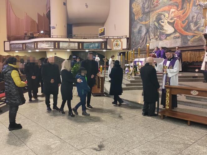 Przejmujące pogrzeby zamordowanych policjantów z Wrocławia. Tłumy żegnają funkcjonariuszy