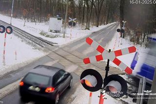 Wjechał wprost pod pociąg i odbił się jak od ściany.