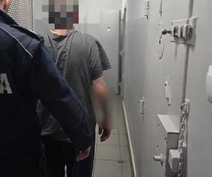 57-latek terroryzował ludzi w centrum miasta. W jego mieszkaniu znaleźli prawdziwy arsenał