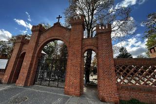 To najstarszy cmentarz katolicki w Bydgoszczy. Są tam mogiły zasłużonych bydgoszczan i groby żołnierzy, poległych XIX w.