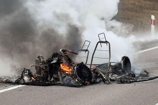 Auto nagle stanęło w płomieniach. Mężczyzna uciekł w ostatniej chwili 