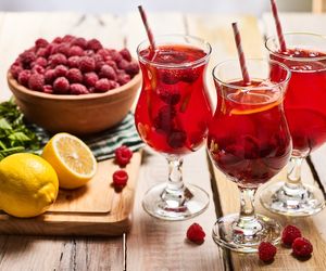 Sok malinowy [przepis] - jak zrobić, ile cukru dodać?