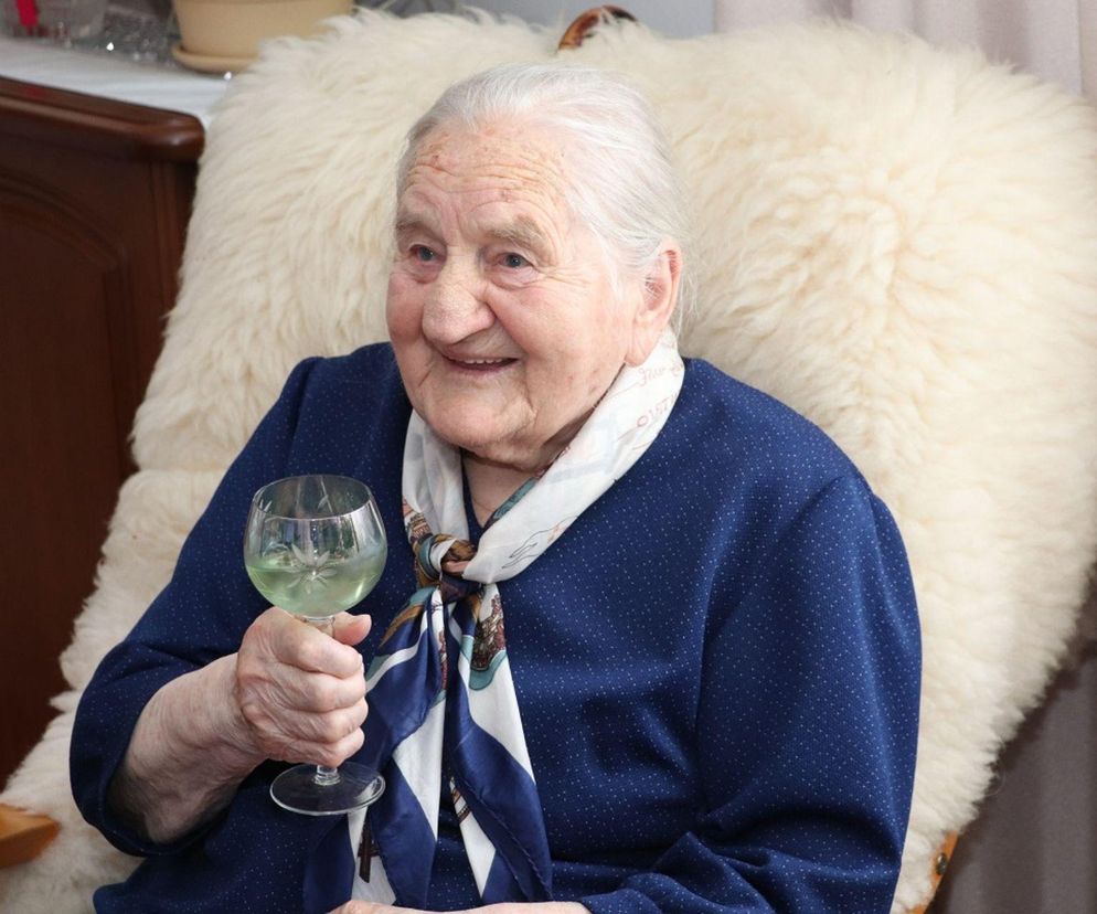 Pani Irenka skończyła 100 lat i wciąż czyta książki. Pokrzywę rznęłam sierpem