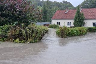 Zalane ulice, woda w budynkach. Dramatyczna sytuacja w powiecie elbląskim
