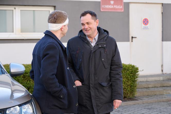 Na Wspólnej, odc. 3642: Robert Tadeusiak (Dariusz Wnuk), Sławek (Mariusz Słupiński)