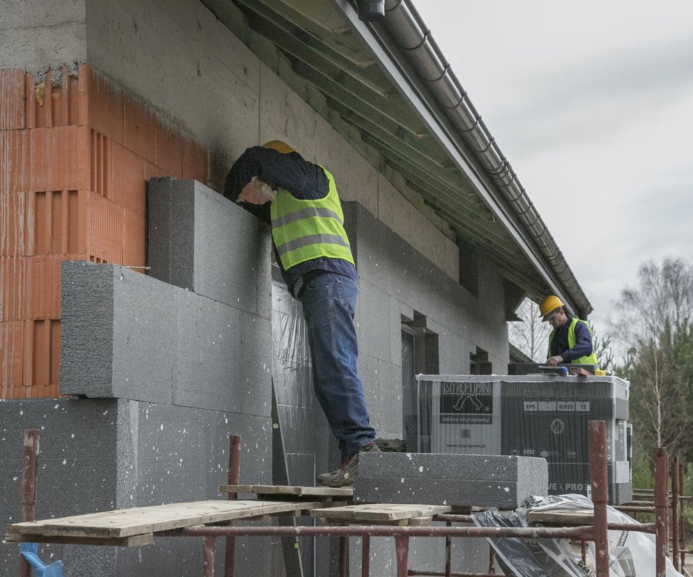 Barometr zawodów 2025. Brak pracowników w budownictwie - największy deficyt w podstawowych zawodach