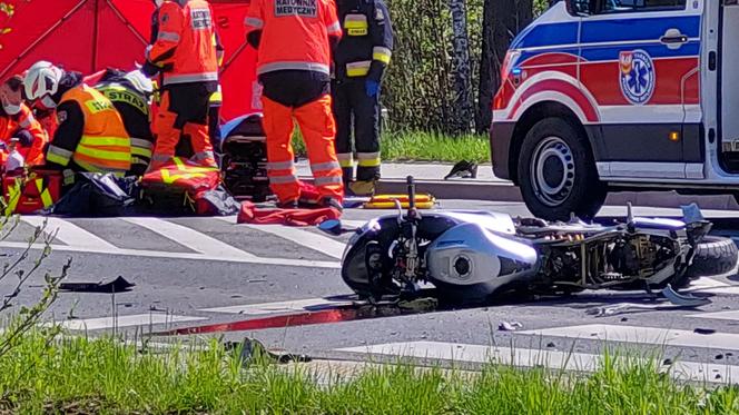 Wypadek w Nowych Żukowicach. Motocyklista ciężko ranny po zderzeniu z samochodem