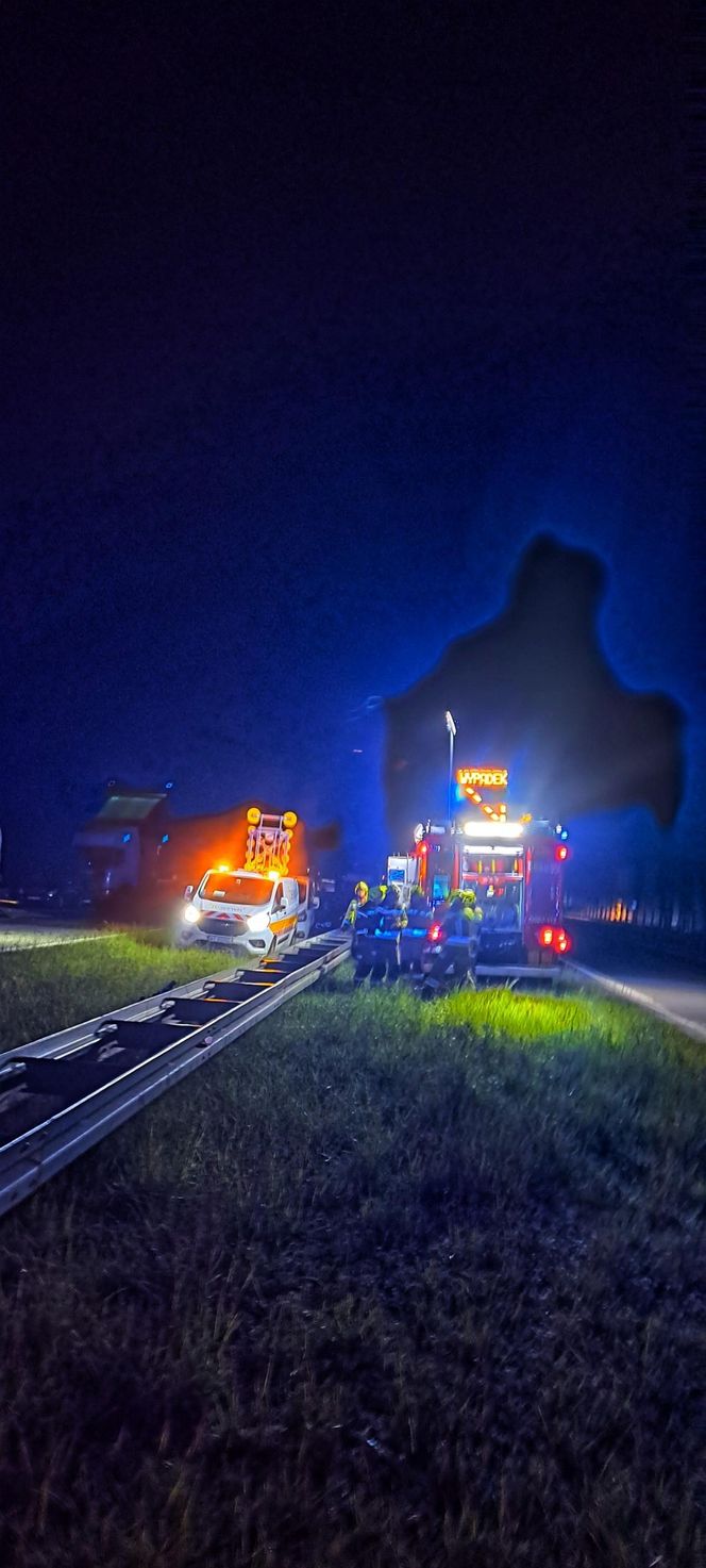 Śmiertelny wypadek na S8 pod Wieruszowem. Mężczyzna zginął w zderzeniu dwóch tirów [ZDJĘCIA].