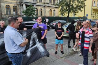  Inowrocław. 27-latek zmarł w czasie interwencji policji. Ponad 100 osób protestowało pod komendą [ZDJĘCIA]
