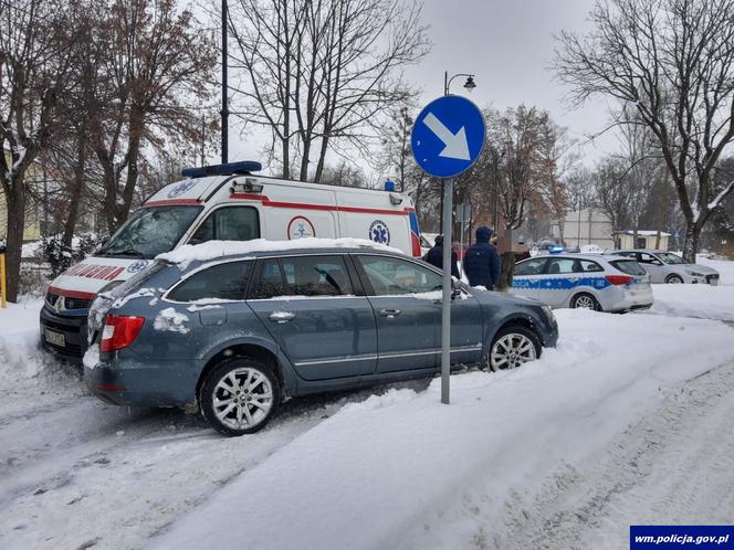 Kolizja z udziałem karetki. Wystarczył jeden błąd. To ZMORA polskich dróg [ZDJĘCIA]