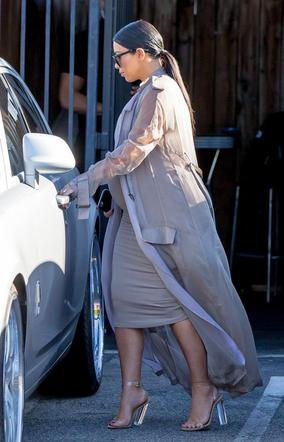 Kim Kardashian w ciąży na obcasach