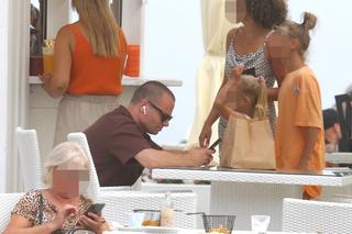 Marcin Hakiel na plaży