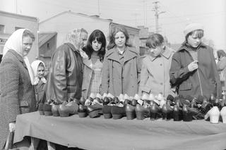 QUIZ PRL. Te ubrania wyszły z mody, a były hitem w Polsce Ludowej. Czy je pamiętasz?