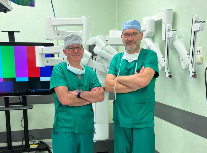 Bydgoscy lekarze z Jurasza zrobili pierwszą taką w Polsce operację nowotworu. Sięgał aż do serca