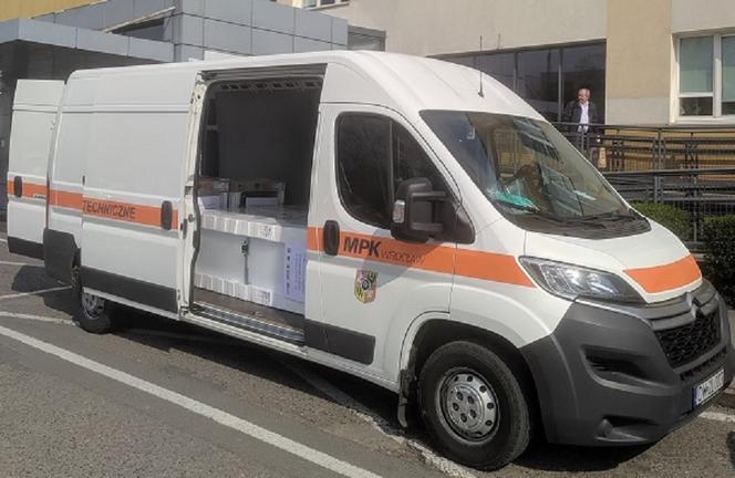 MPK Wrocław rozwozi lodówki i pralki dla szpitali