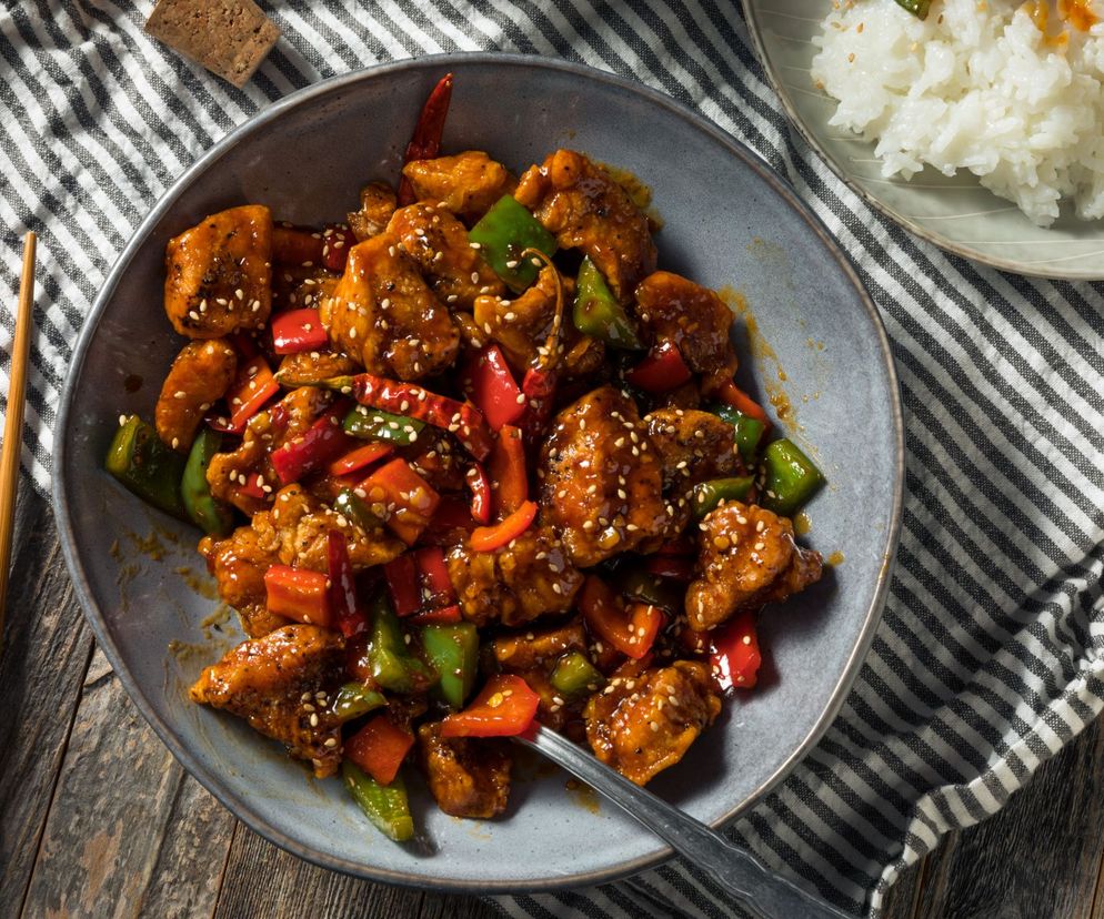 Kurczak po seczuańsku z ryżem