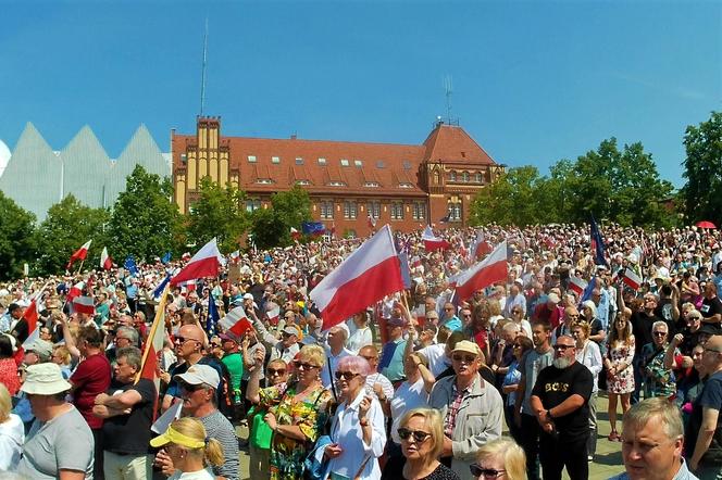 Manifestacja 4 czerwca na placu Solidarności w Szczecinie