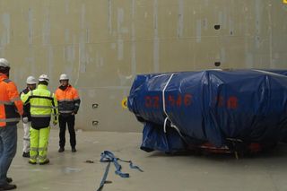 Pierwsza tarcza, która będzie drążyć tunel kolejowy pomiędzy Klęczanami a Limanową właśnie dotarła do Polski