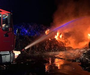 Pożar składowiska tekstyliów w Kamieńcu