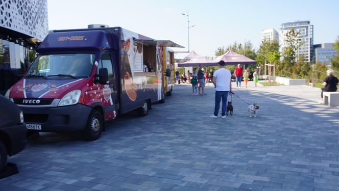 Festiwal Food Trucków w Olsztynie. Pod halą Urania można zjeść dania z kuchni całego świata [ZDJĘCIA]