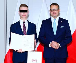 Marzyła mu się kariera polityka, skończy w więzieniu? 19-letni Klaudiusz B. udawał policjanta