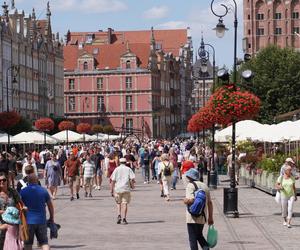 Tłumy turystów w Gdańsku. Ulice pękają w szwach