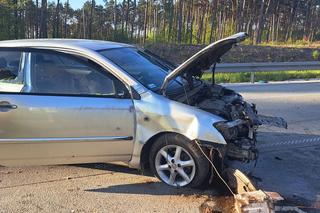 Osobówka wbiła się w barierki! Groźny wypadek na S5 pod Bydgoszczą [ZDJĘCIA] 
