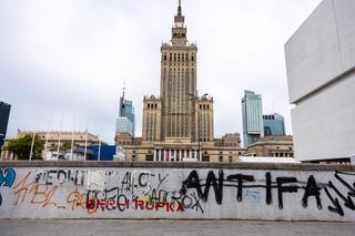 Brzydkie graffiti w Warszawie