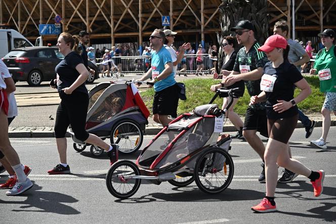 5 tysięcy zawodników wzięło udział w Biegu Konsytucji 3 Maja. Mamy zdjęcia z trasy! [GALERIA]