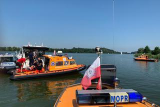 Mikołajki. Śmigłowiec spadł do jeziora Tałty! Leciały nim trzy osoby [FOTO]