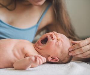 Czy dieta matki ma wpływ na kolki? Co jeść, żeby dziecko nie miało wzdęć?